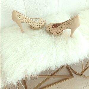 Beautiful, never been worn, sexy pumps!